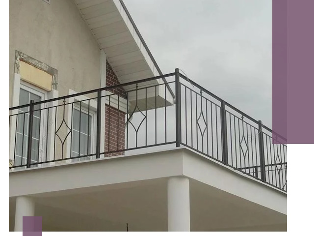 Изготовление балконных ограждений в Кронштадте из металла и стекла