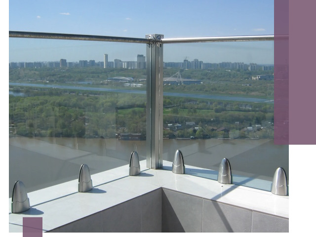 Стеклянные парапеты премиум класса в Кронштадте для домов и бизнесов